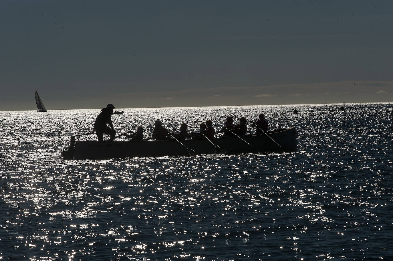 El Real Club Mediterráneo, escenario este domingo de la Regata de Invierno de Remo de Banco Fijo 'Ciudad de Málaga', organizada por el área de Deporte del Ayuntamiento de la ciudad, con el asesoramiento técnico de la Asociación Deportiva Málaga Dragon Boats BCS (Supervivientes del cáncer de mama)