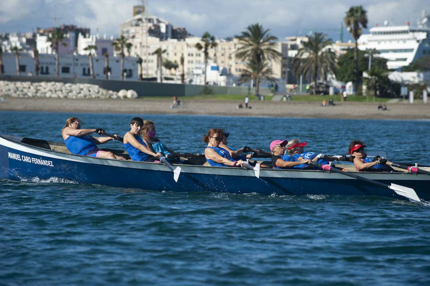 El Real Club Mediterráneo, escenario este domingo de la Regata de Invierno de Remo de Banco Fijo 'Ciudad de Málaga', organizada por el área de Deporte del Ayuntamiento de la ciudad, con el asesoramiento técnico de la Asociación Deportiva Málaga Dragon Boats BCS (Supervivientes del cáncer de mama)