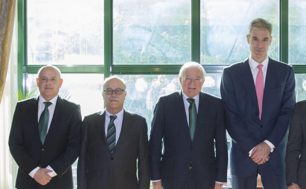 Fernando de los Ríos, Eduardo García, Manuel Azuaga, y el presidente de la ACB, Antonio Martín.
