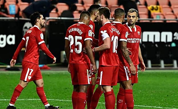 El Sevilla, superior, tumba a un Valencia sin acierto