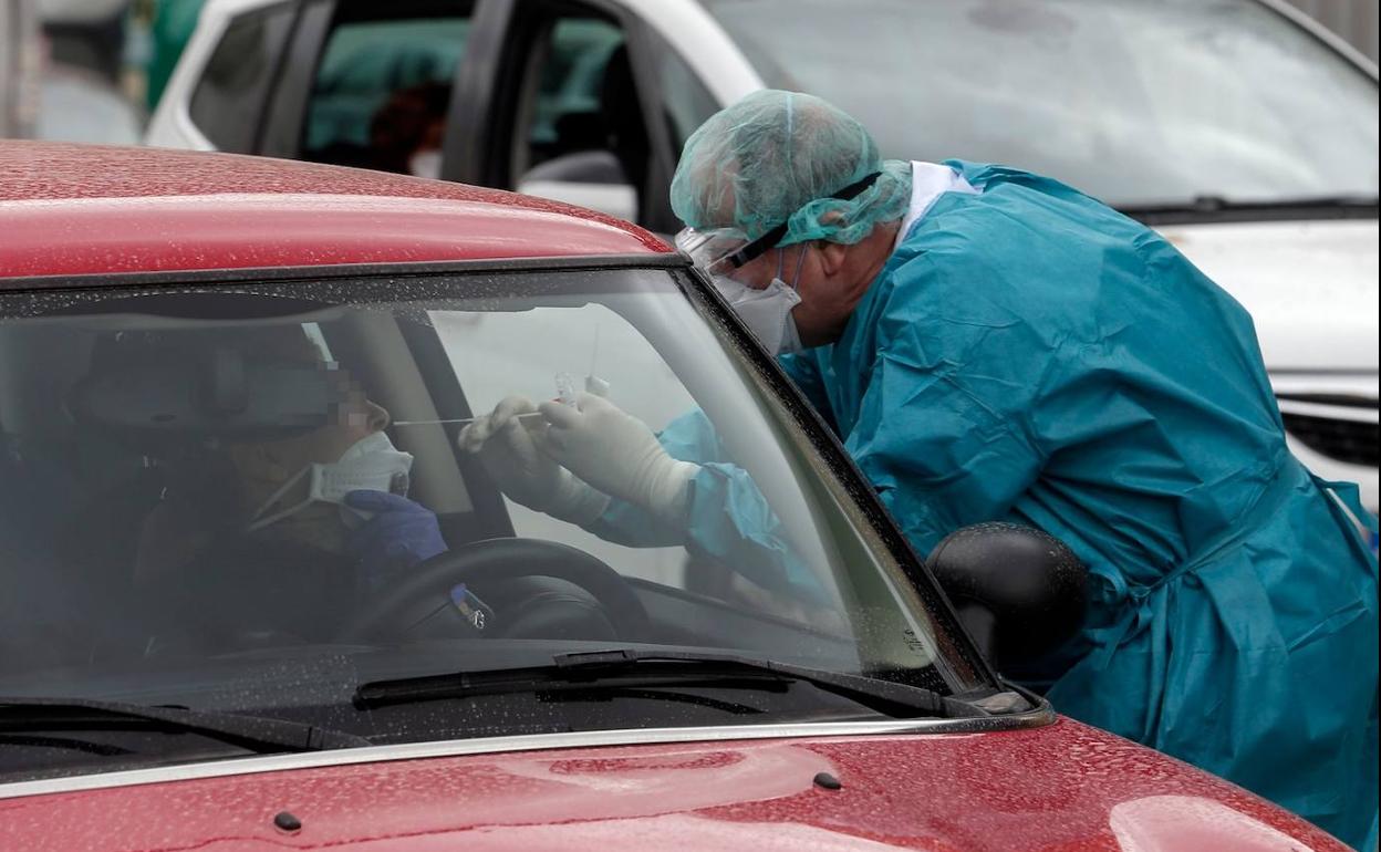 Andalucía eleva tu tasa de incidencia ocho puntos tras sumar 1.092 casos y 37 muertos