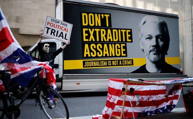 Manifestación en Londres durante el juicio con Julian Assange pidiendo su puesta en libertad y su no entrega a Estados Unidos. 