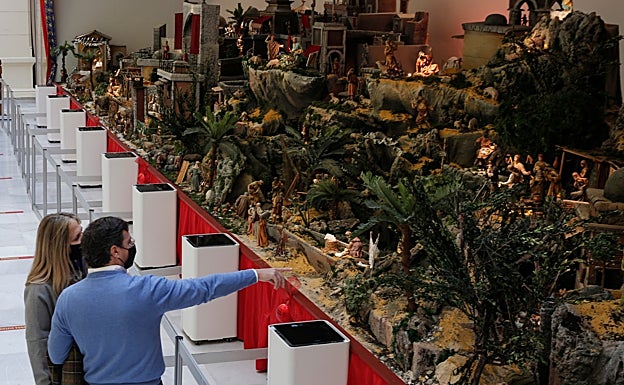 En el belén del Ayuntamiento, Wilson dedica un espacio a un hospital Covid de la época.