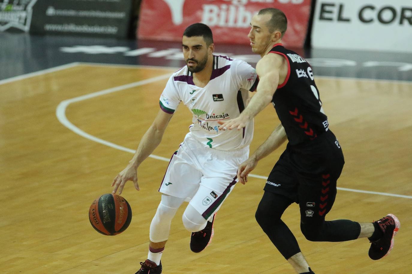 Victoria del Unicaja en la cancha del Bilbaco Basket. 