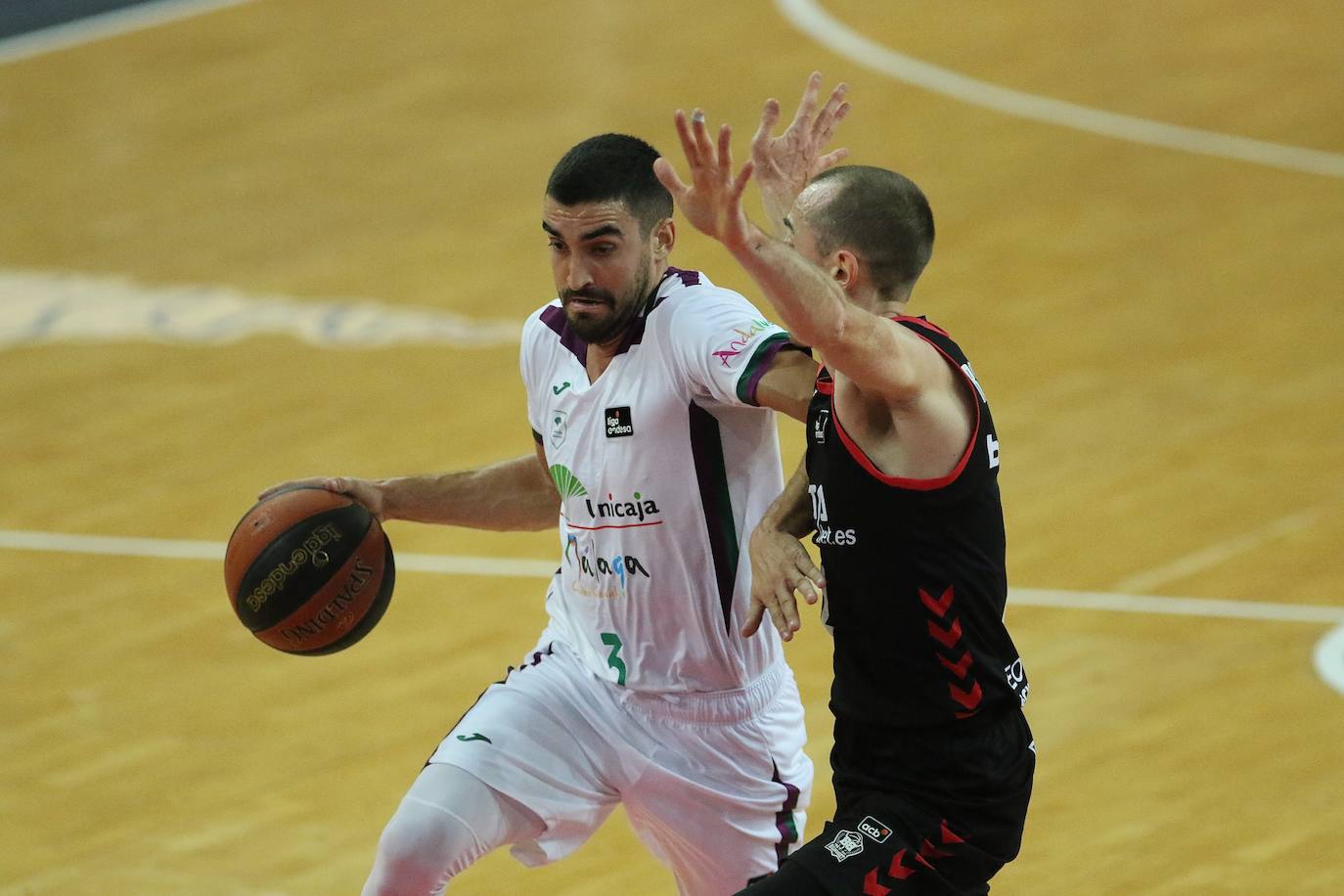 Victoria del Unicaja en la cancha del Bilbaco Basket. 