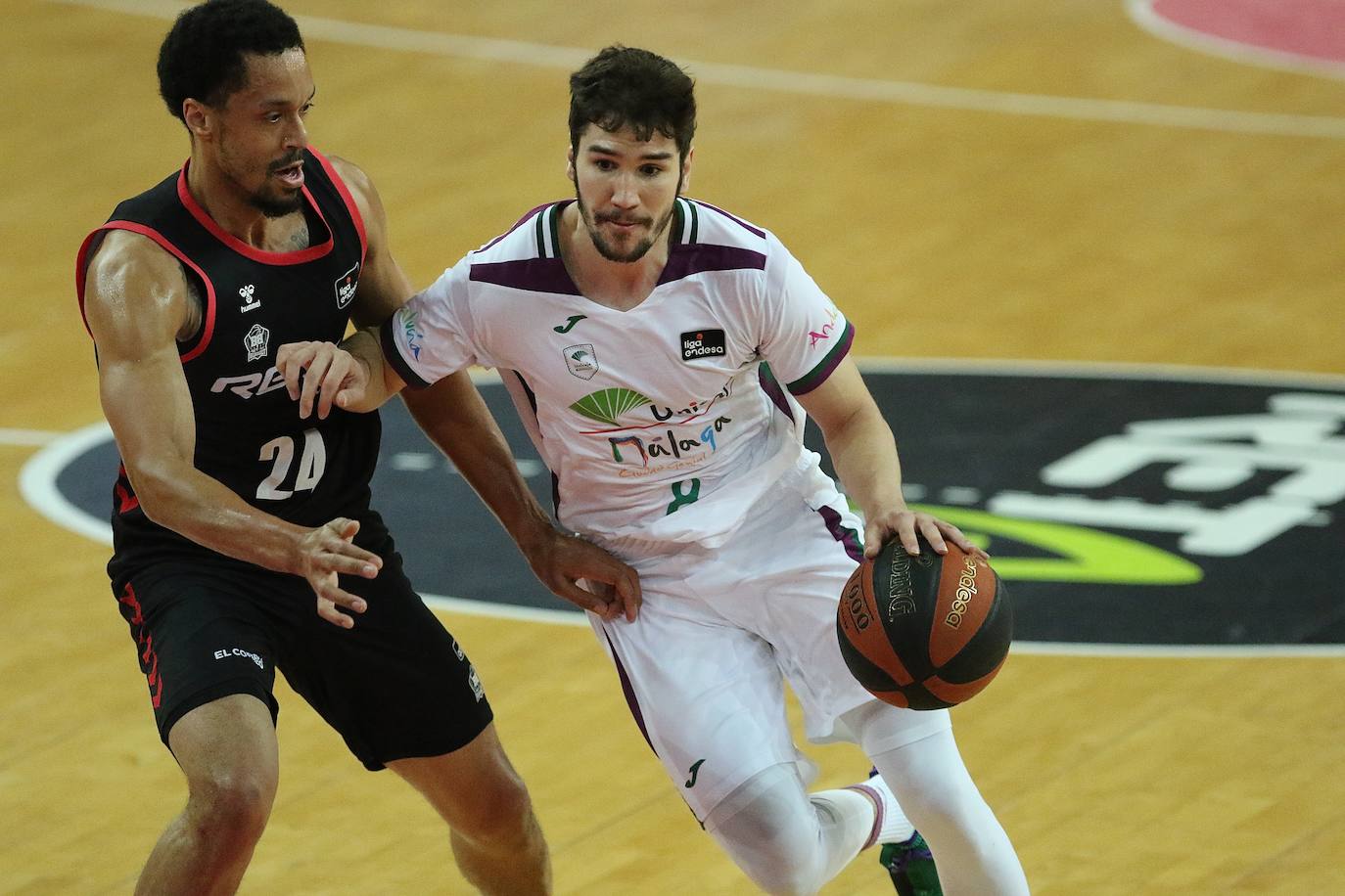Victoria del Unicaja en la cancha del Bilbaco Basket. 