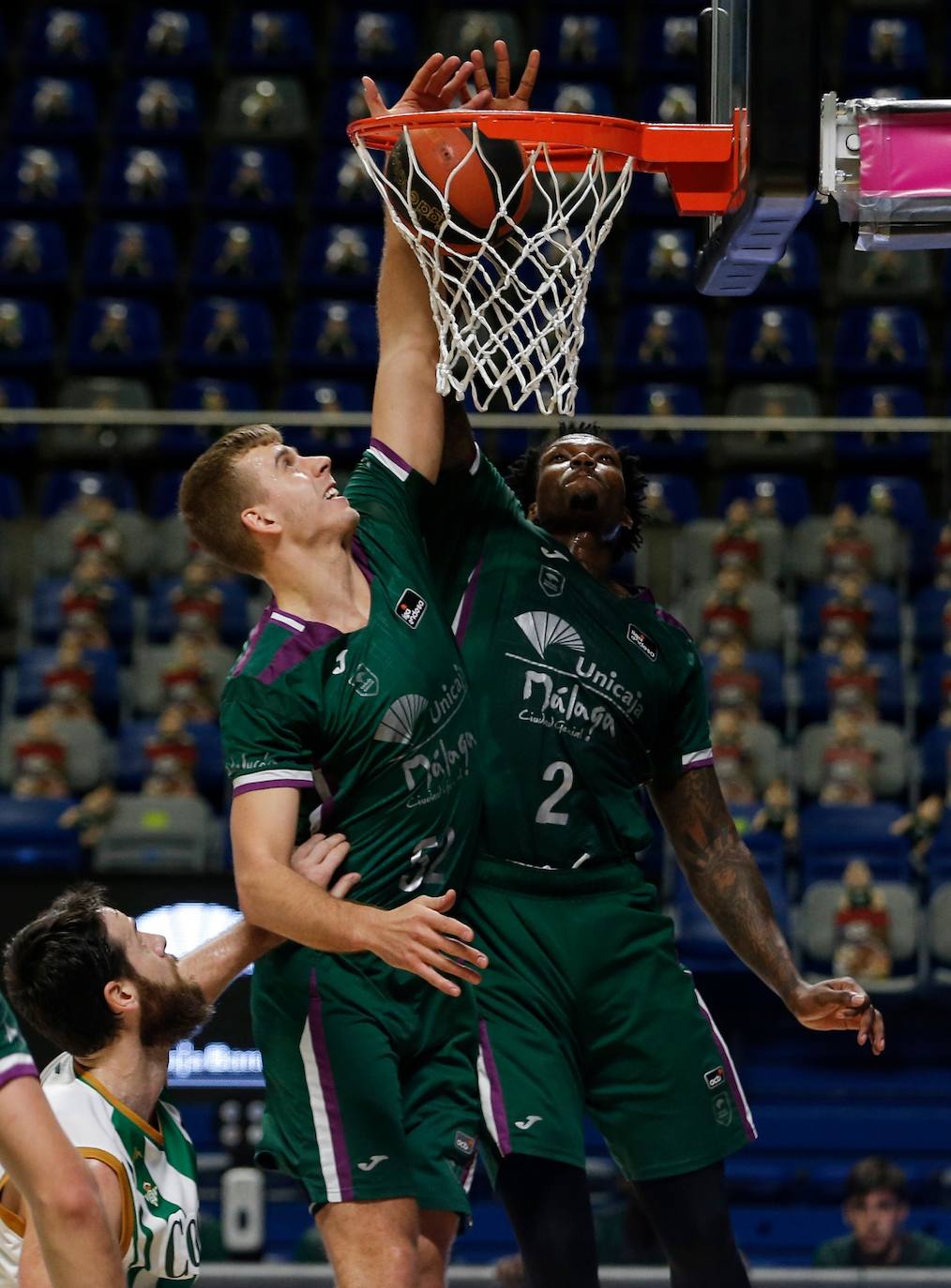 El Unicaja pierde en casa con el Betis en la prórroga. 