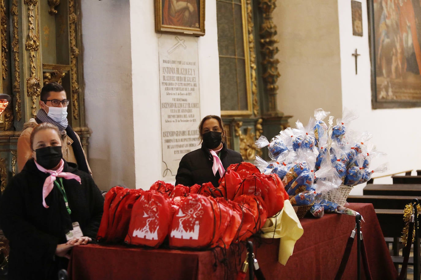 Los Reyes Magos reciben la visita de los niños de Antequera.