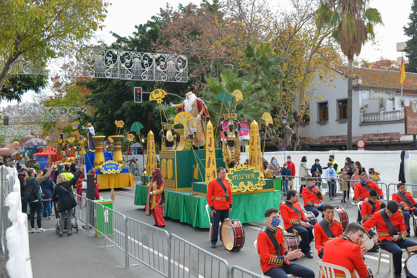 El Ayuntamiento de Marbella ha sustituido la Cabalgata de los Reyes Magos por un circuito en formato estático, situado en la Avenida Ricardo Soriano, entre el Paseo de la Alameda y el edificio de Marqués de Salamanca. El circuito está vallado y se transita caminando