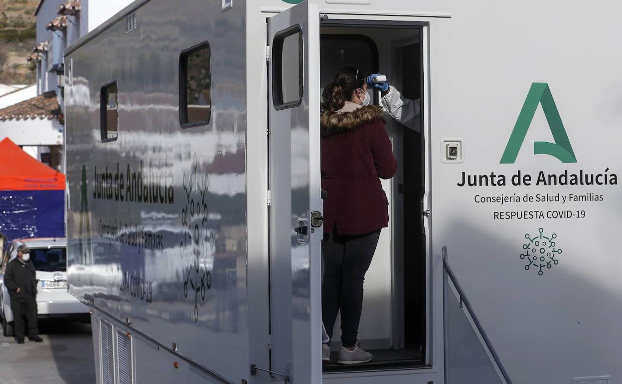 Andalucía hace 15.000 pruebas de coronavirus menos por los festivos de Navidad