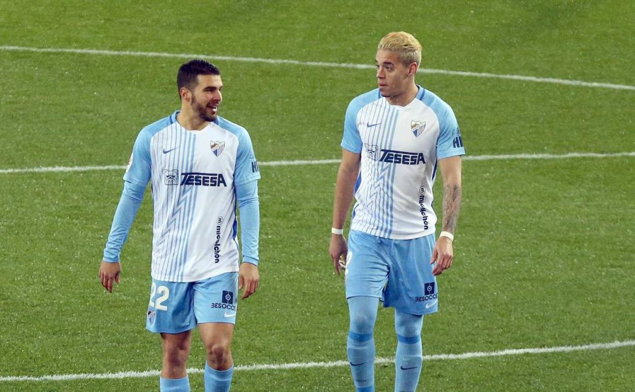 Alexander, anteanoche junto a su compatriota Mejías durante el partido de su debut. 