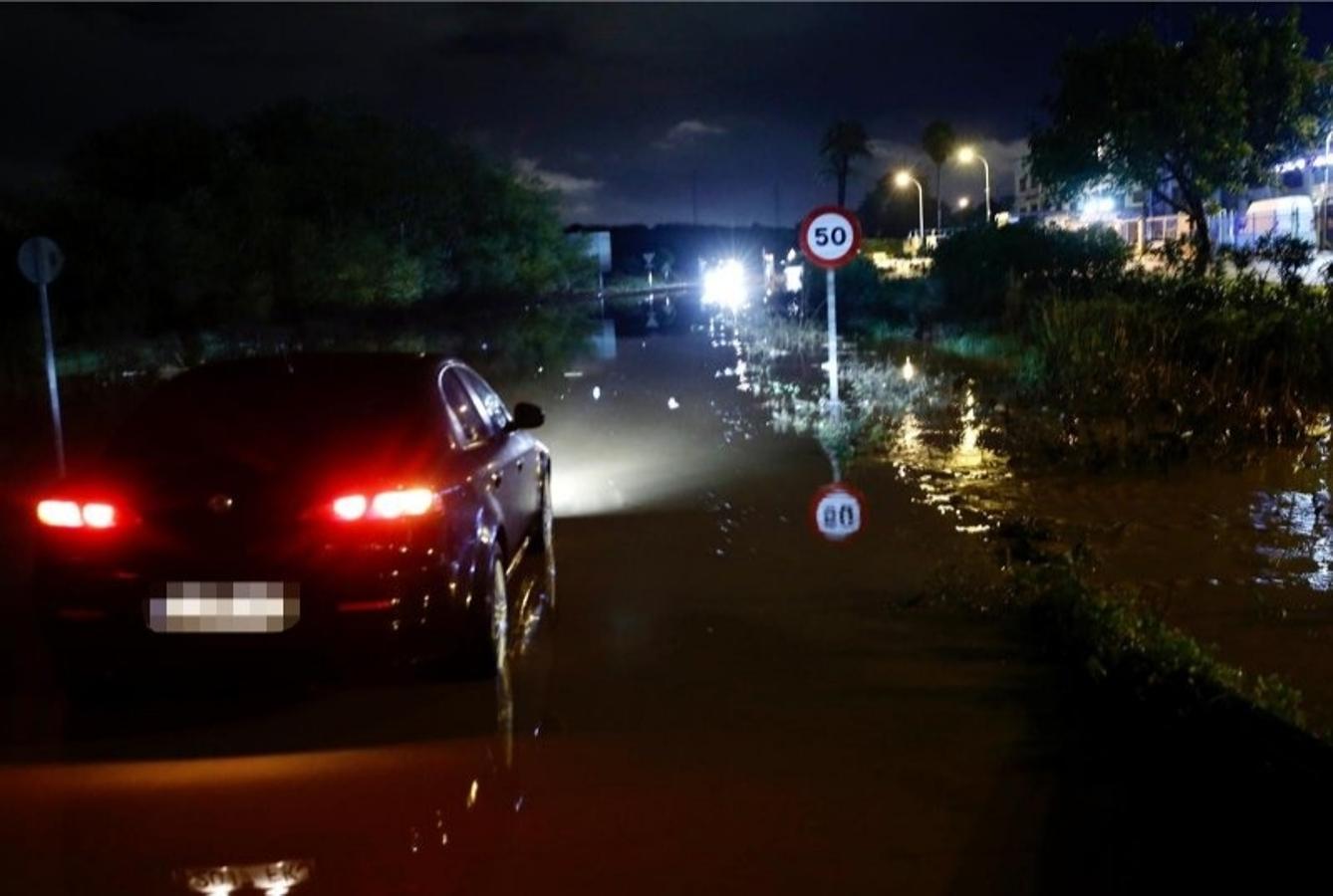 La carretera de Intelhorce- El Tarajal estuvo cerrada este viernes.