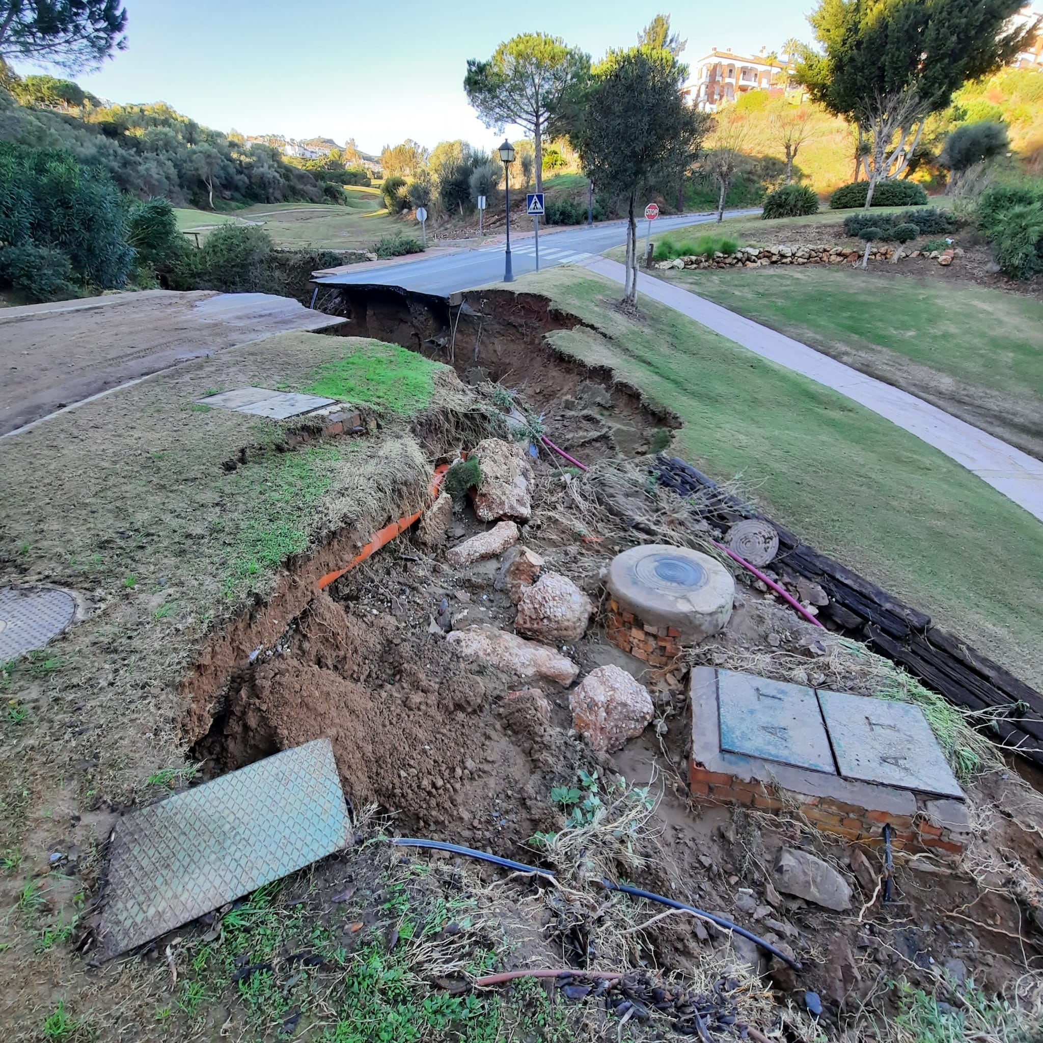 Carretera La Cala Resort esta mañana de sábado.
