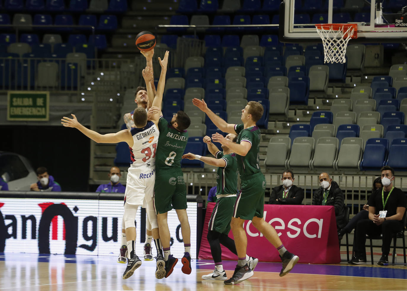 El Unicaja, derrotado en casa por el Baskonia. 