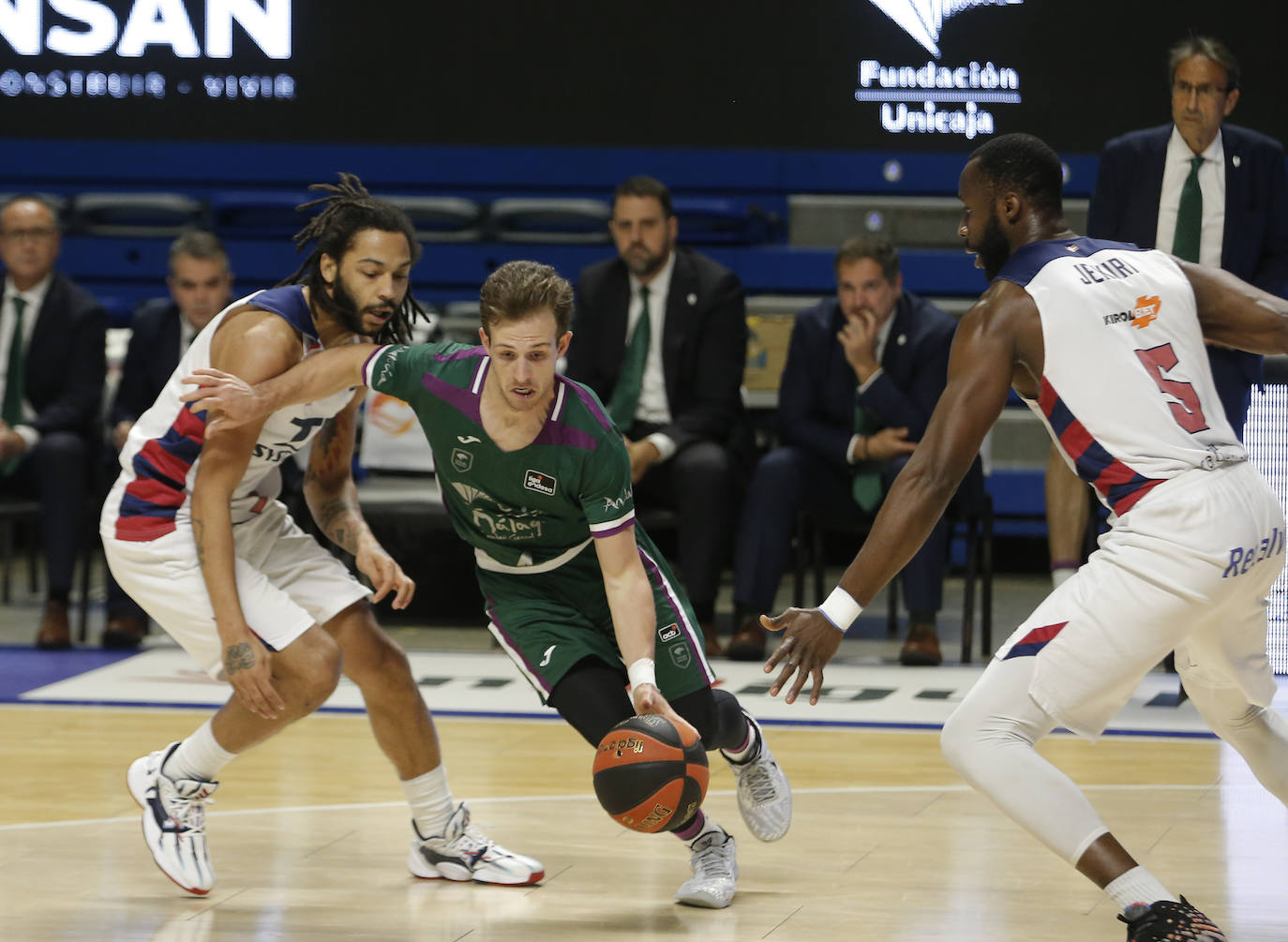 El Unicaja, derrotado en casa por el Baskonia. 