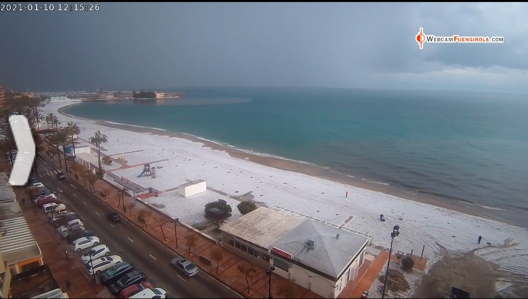 Diversos puntos del municipio de la Costa del Sol se han cubierto de blanco este domingo 