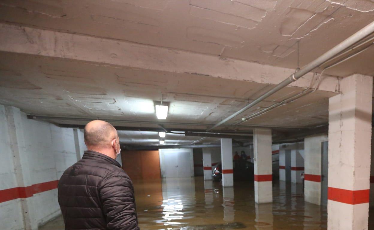 Garaje comunitario de Alhaurín de la Torre, inundado. 