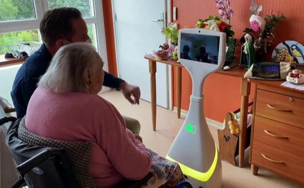 Inventan un robot antisoledad para las personas mayores