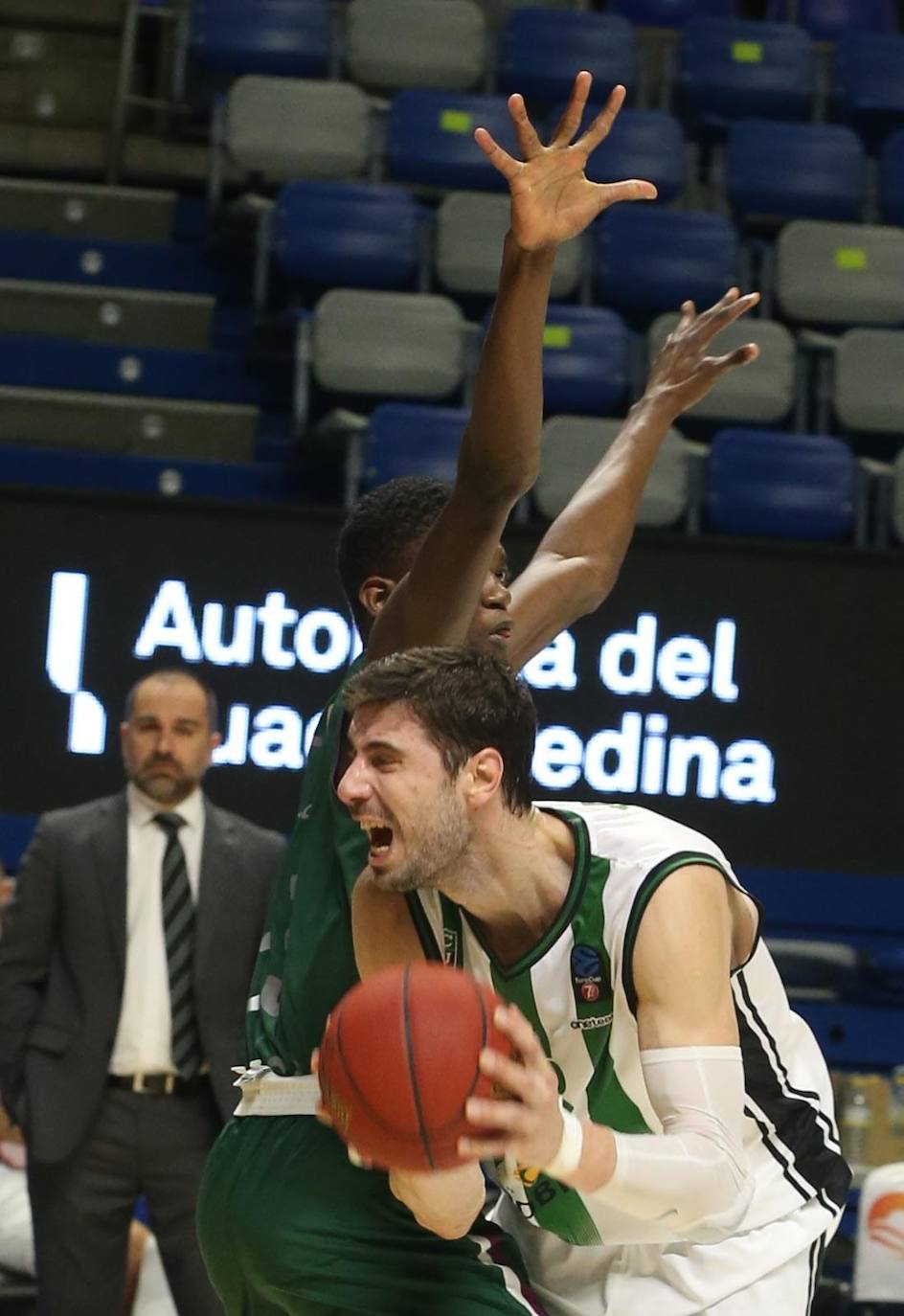 La segunda fase de la Eurocup arrancó en el Martín Carpena