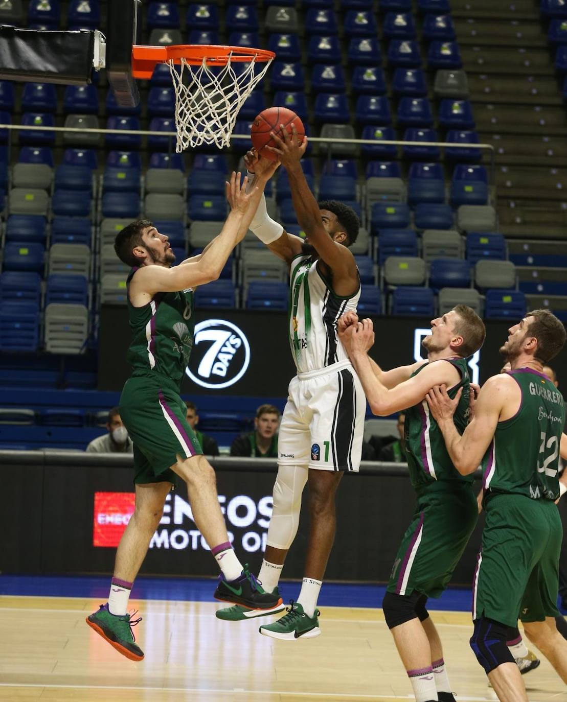 La segunda fase de la Eurocup arrancó en el Martín Carpena