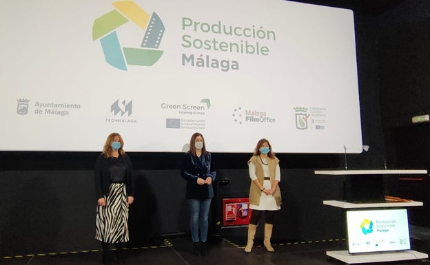 La concejalas Rosa Sánchez, Noelia Losada y Gemma del Corral, en la presentación de esta certificación. 