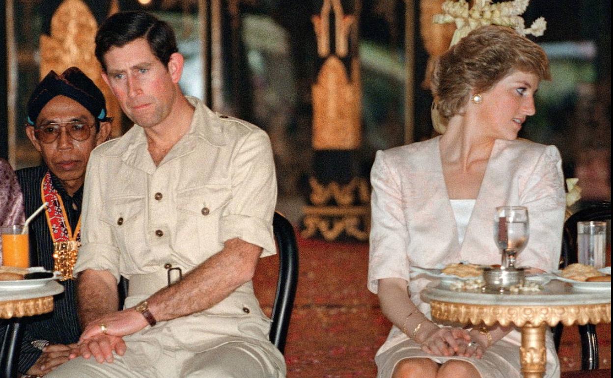 Lady Di y Carlos en una imagen de 1989 que lo dice todo.