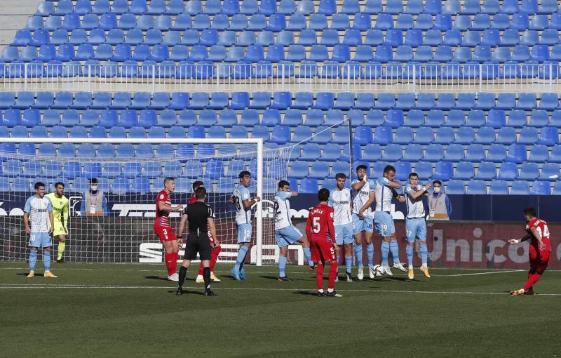 El Málaga reaccionó demasiado tarde ante el Granada (1-2)