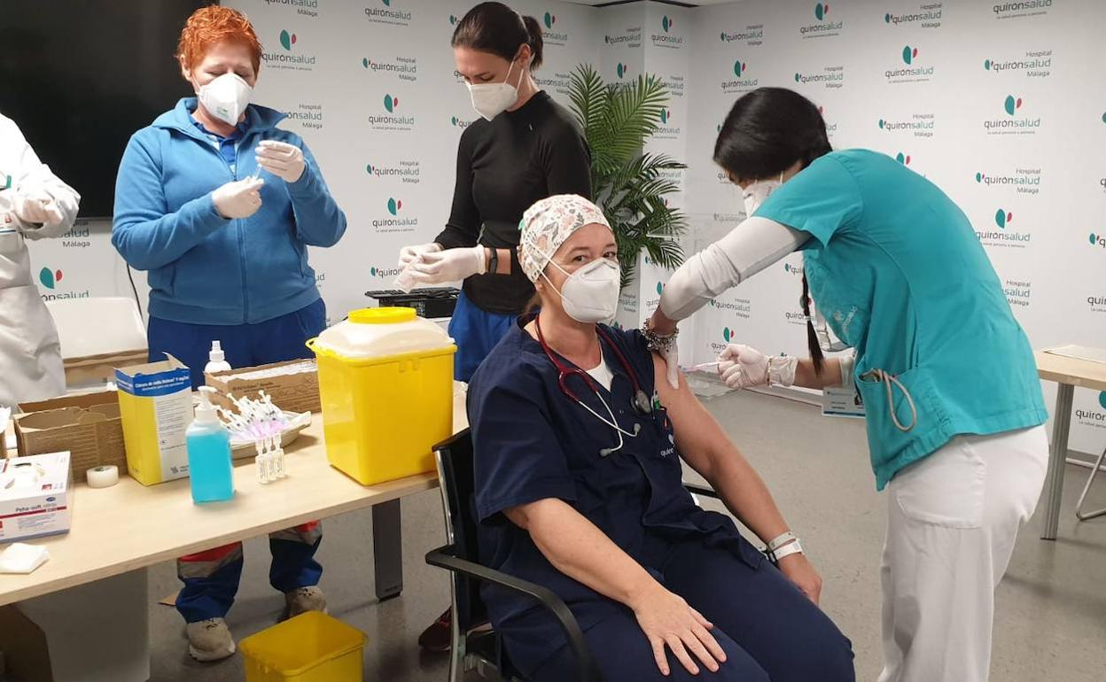 El colegio de médicos media para que lleguen a málaga 1. 000 dosis de vacunas para la sanidad privada | diario sur