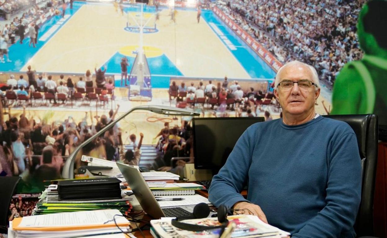 El director deportivo del Unicaja, Manolo Rubia, en su despacho.