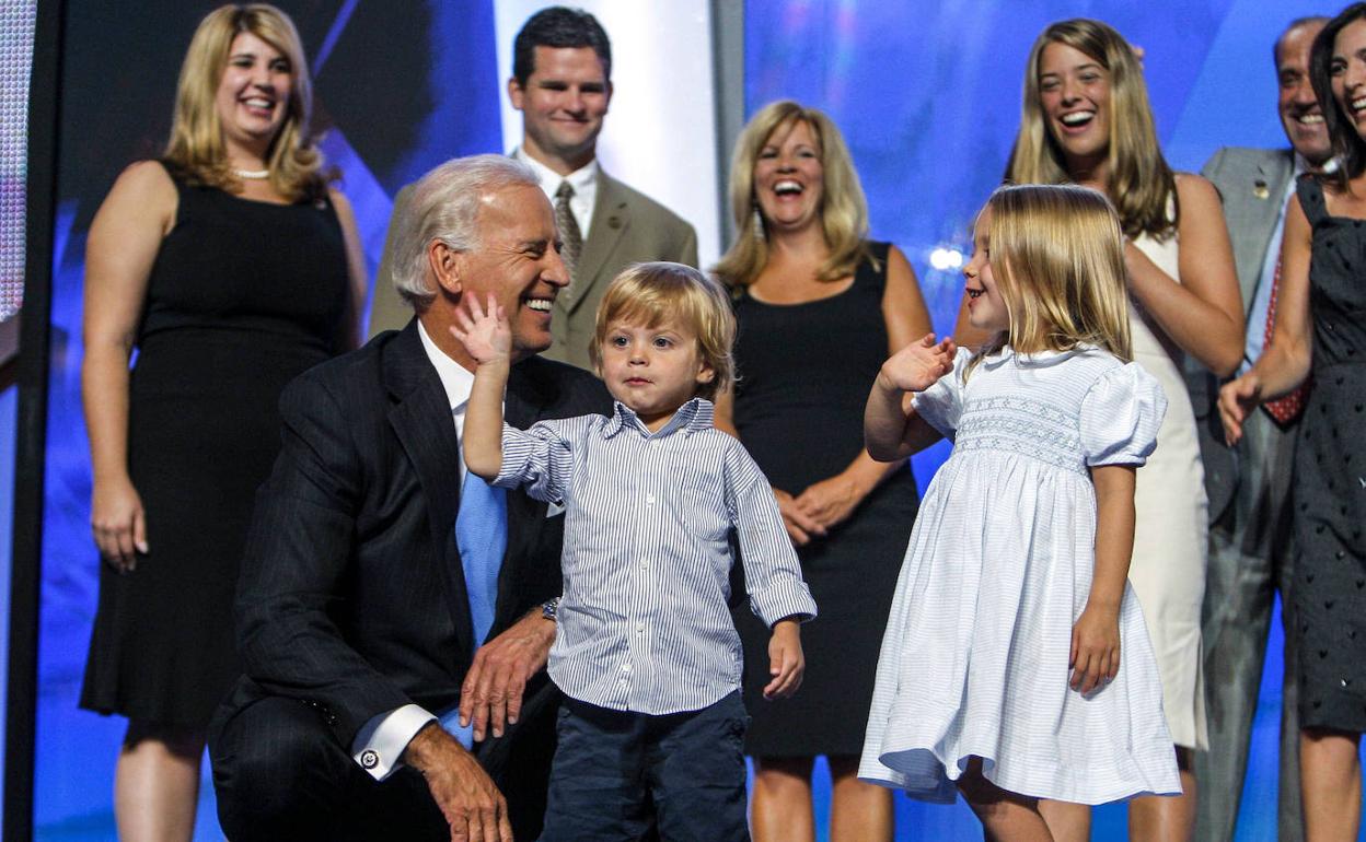 Joe Biden junto a varios de sus familiares en una convención demócrata en 2008.