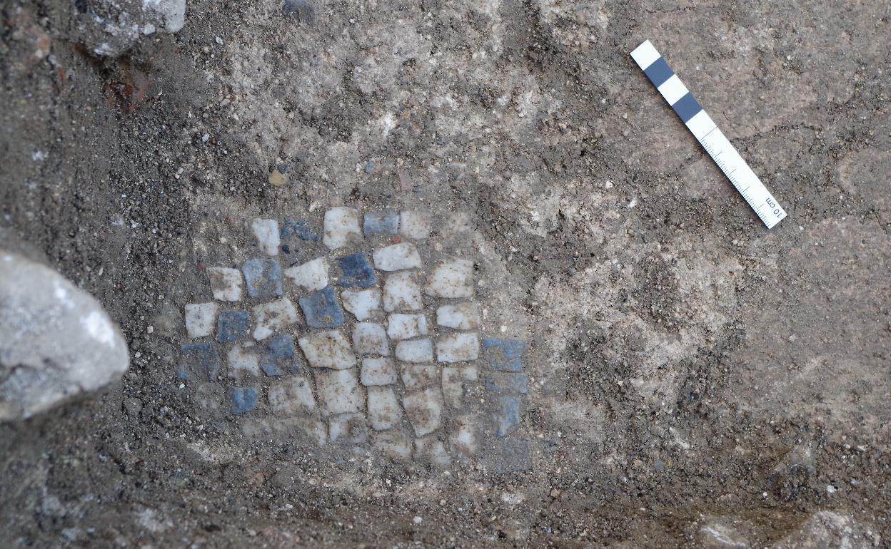 Hallazgo de los restos del mosaico de los Trabajos de Hércules en Cártama.