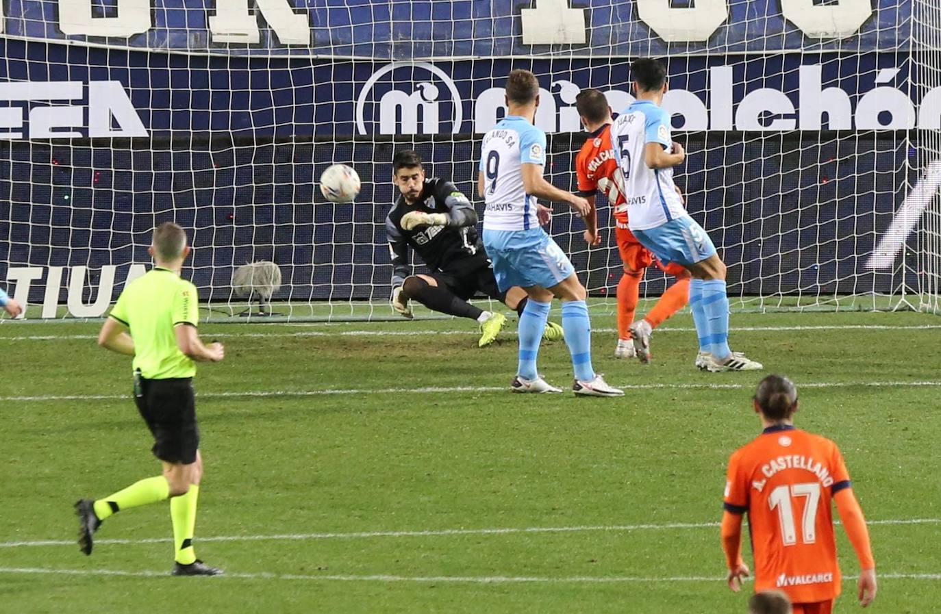 El Málaga, obligado a remontar desde los primeros minutos 