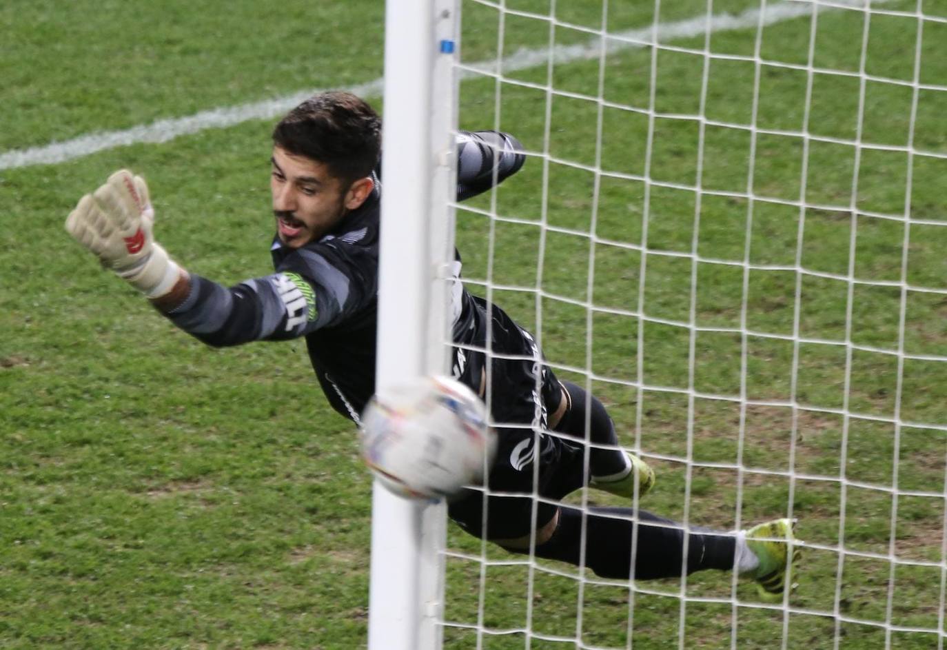 El Málaga, obligado a remontar desde los primeros minutos 