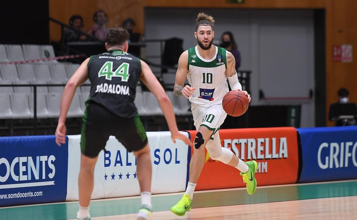 Isaia Cordinier, una de las figuras del Nanterre, en su duelo ante el Joventut. 