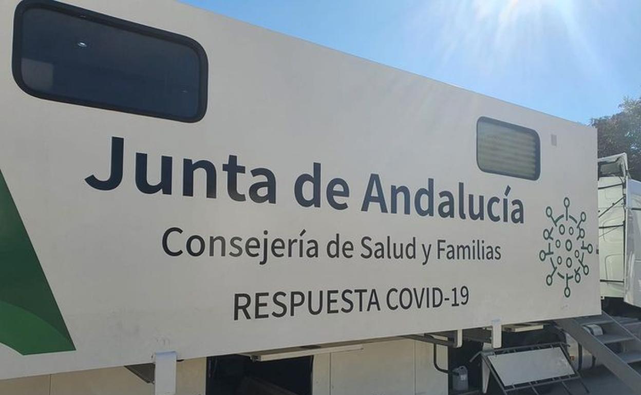 Unidad móvil de la Junta. 