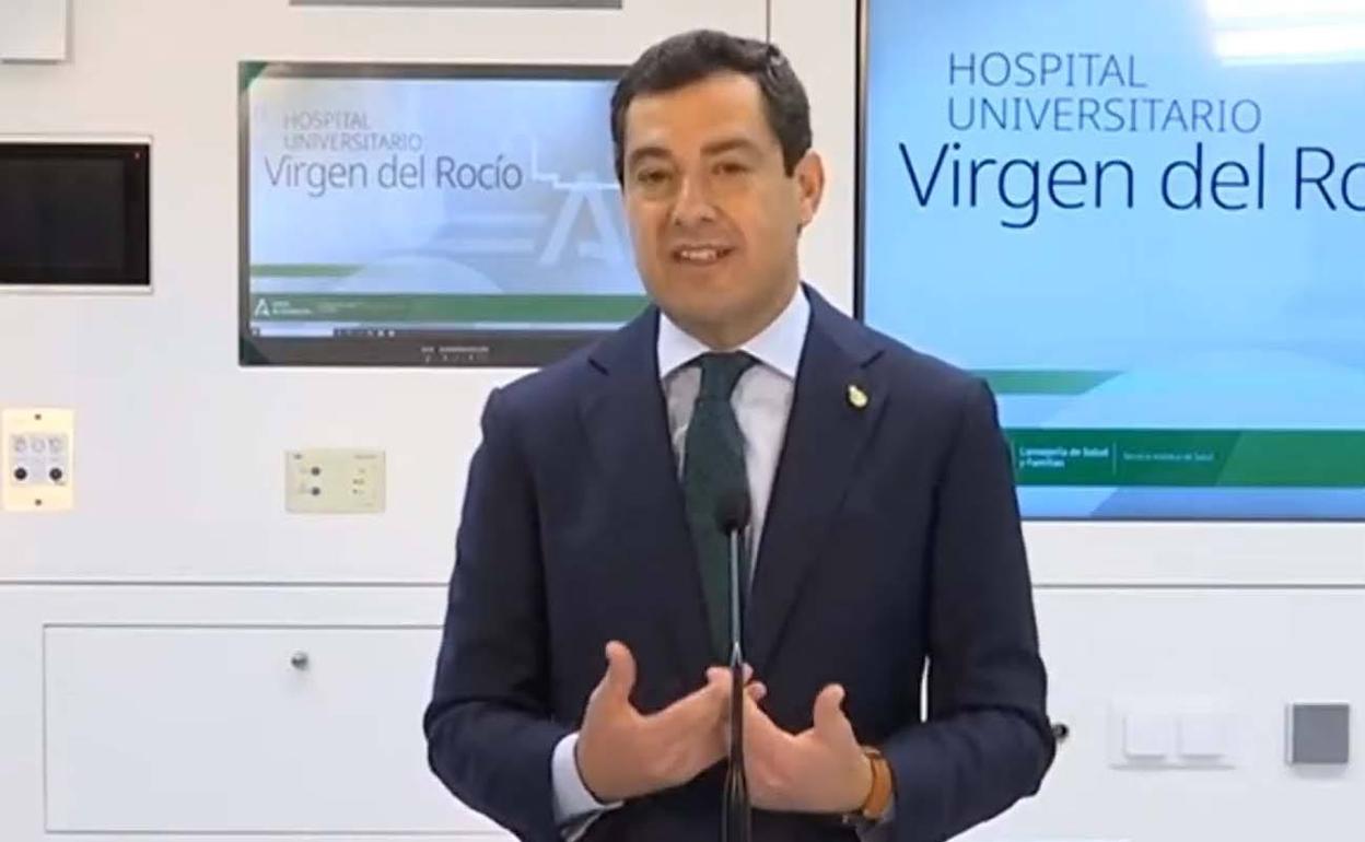 Juanma Moreno, este miércoles en el Hospital Virgen del Rocío