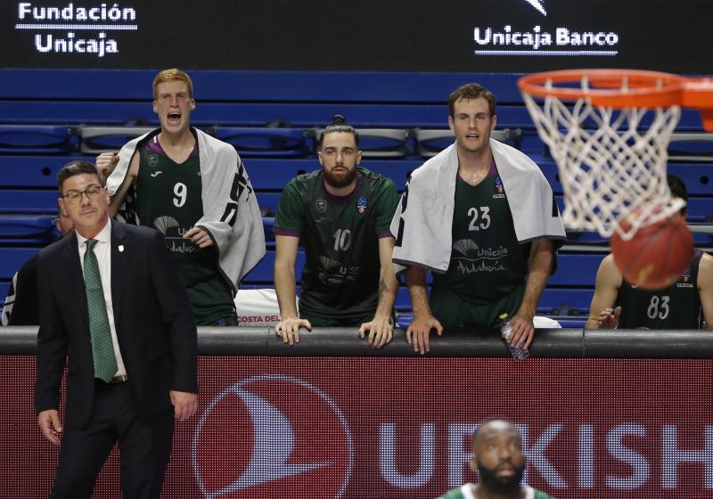 El equipo malagueño, hundido, entierra sus opciones en la Eurocup