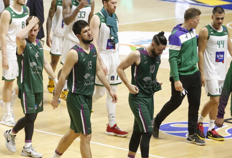 El equipo malagueño, hundido, entierra sus opciones en la Eurocup