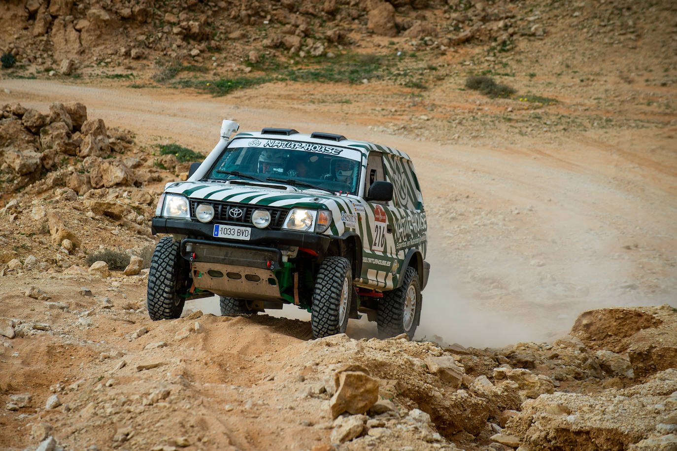 Pionero en la nueva aventura del Dakar con coches clásicos. Estas son algunas de las mejores fotos de aquella aventura. 