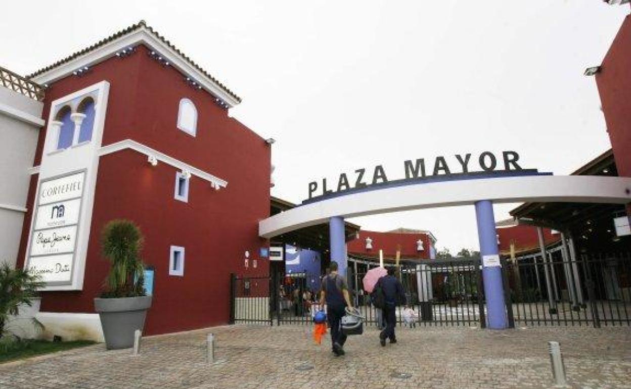 Centros comerciales como Plaza Mayor se quedan fuera de la libertad horaria actual. 