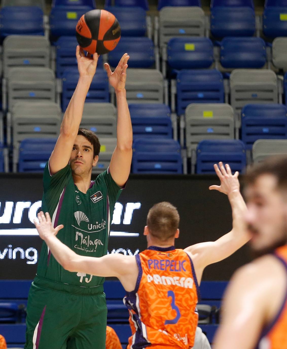 Derrota del Unicaja en casa ante el Valencia Basket. 