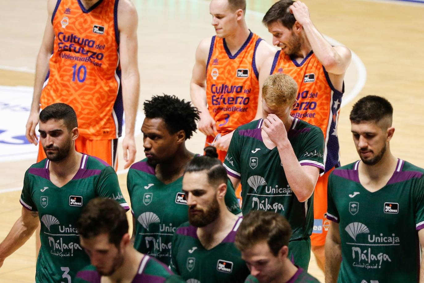 Derrota del Unicaja en casa ante el Valencia Basket. 