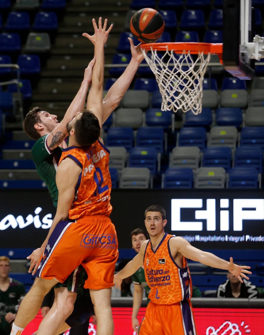 Derrota del Unicaja en casa ante el Valencia Basket. 
