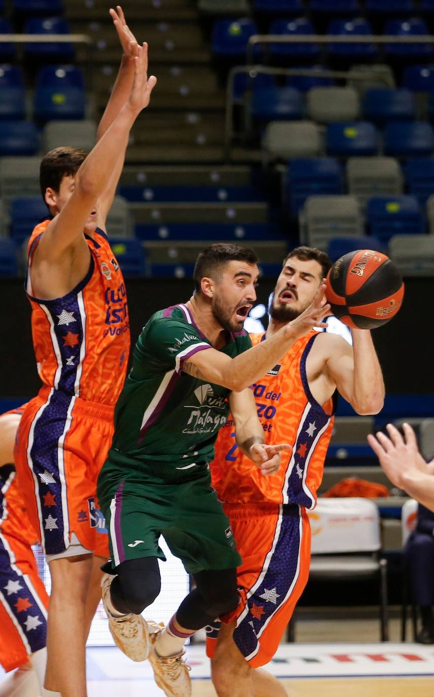 Derrota del Unicaja en casa ante el Valencia Basket. 