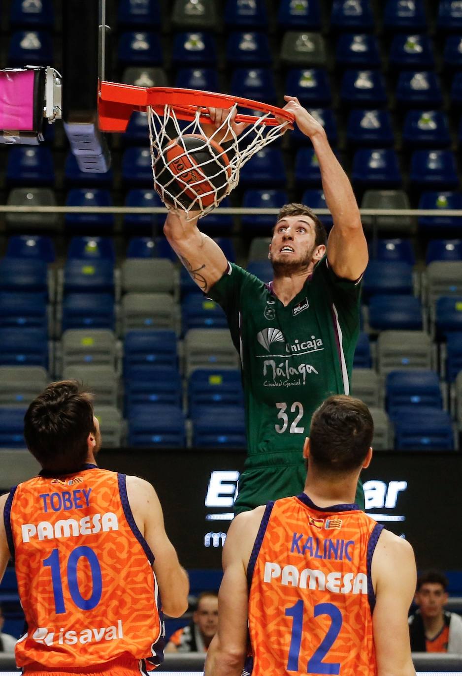 Derrota del Unicaja en casa ante el Valencia Basket. 