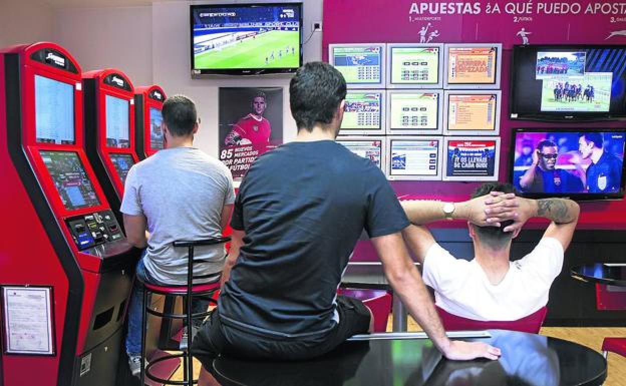 Podemos critica a la Junta por defender los intereses del sector del juego y las apuestas