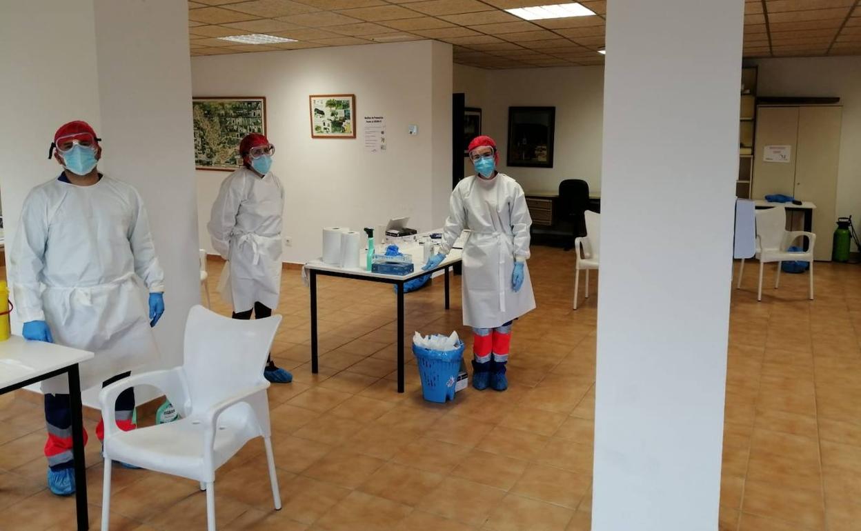 Profesionales que atendieron a los vecinos. 