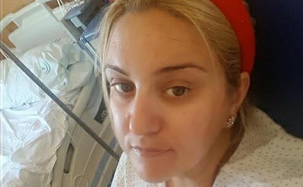 Estefanía, en uno de sus ingresos hospitalarios por los síntomas provocados por el covid-19.