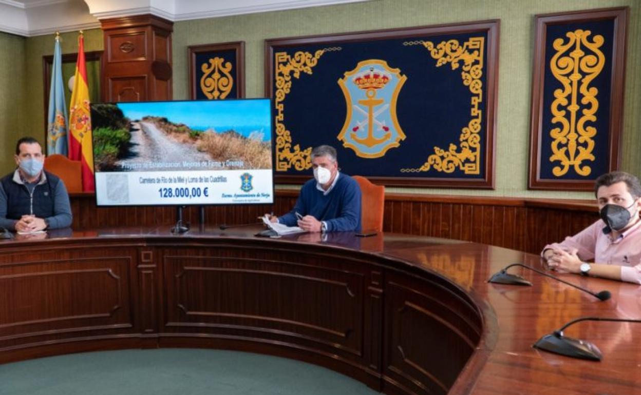 Nerja adjudica en 128. 000 euros los trabajos de mejora de la carretera del río de la miel | diario sur