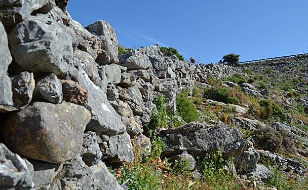 Esta trinchera se construyó sólo con piedras.
